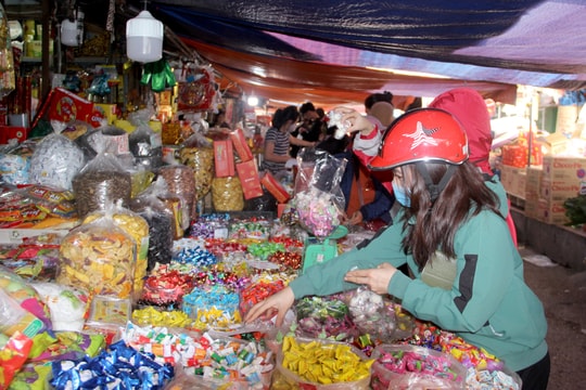 Người tiêu dùng Nghệ An cần cẩn trọng khi mua bánh kẹo 'ăn' tết