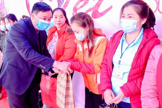 LĐLĐ huyện Yên Thành tổ chức 'Tết sum vầy' cho công nhân lao động