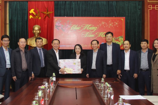 Đồng chí Phan Đức Đồng chúc Tết các đơn vị làm nhiệm vụ trong Tết