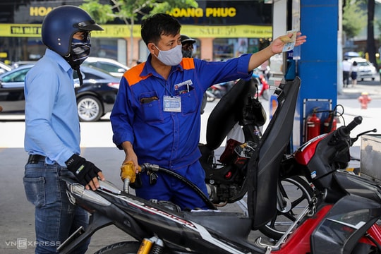 Giá xăng ngày mai có thể tăng lần thứ 6 liên tiếp