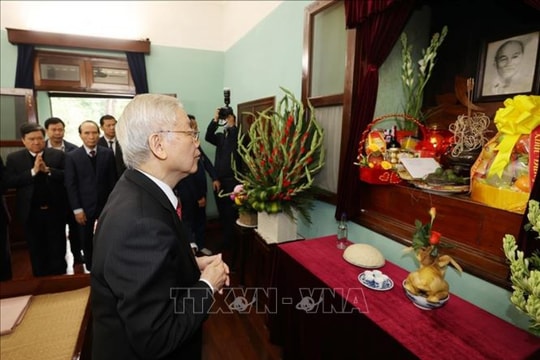 Tổng Bí thư, Chủ tịch nước dâng hương tưởng niệm Chủ tịch Hồ Chí Minh