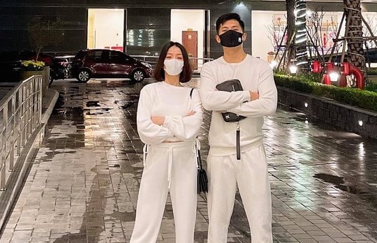 Lệ Quyên và tình trẻ Lâm Bảo Châu diện đồ đôi, cùng về quê đón Tết