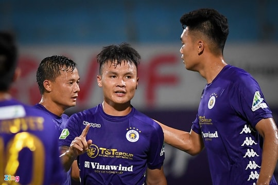 Quang Hải đặt nhiều mục tiêu trong năm mới; Bùi Tiến Dũng dẫn bạn gái Tây về quê ăn Tết