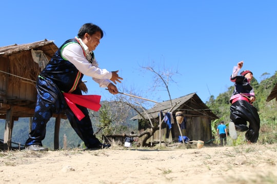 Những trò chơi dân gian ngày Tết của đồng bào Mông miền Tây Nghệ An