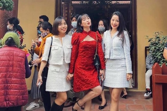 Chi Pu bị chỉ trích vì mặc váy ngắn khi đi lễ chùa đầu năm 