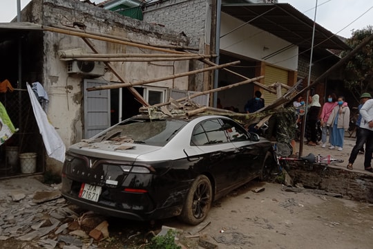 Nam sinh thoát nạn kỳ diệu khi va chạm với xe Vinfast