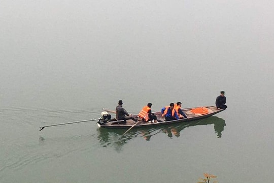 Tìm thấy thi thể người đàn ông nghi nhảy cầu tự vẫn trên sông Lam