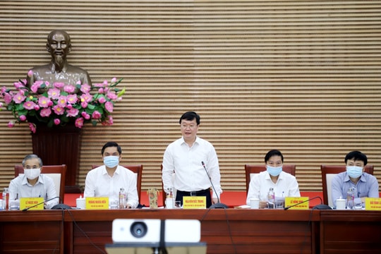 Chủ tịch UBND tỉnh: Quyết liệt thực hiện 'mục tiêu kép', không để tình trạng vui Xuân kéo dài 