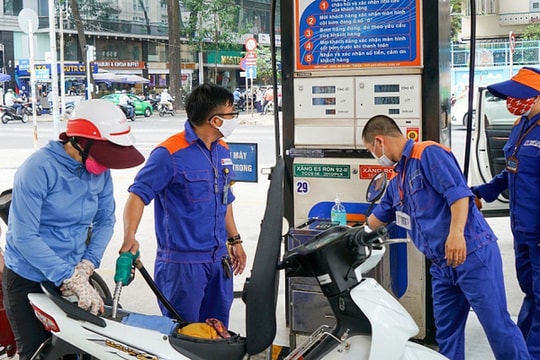 Giá xăng tăng mạnh sau Tết