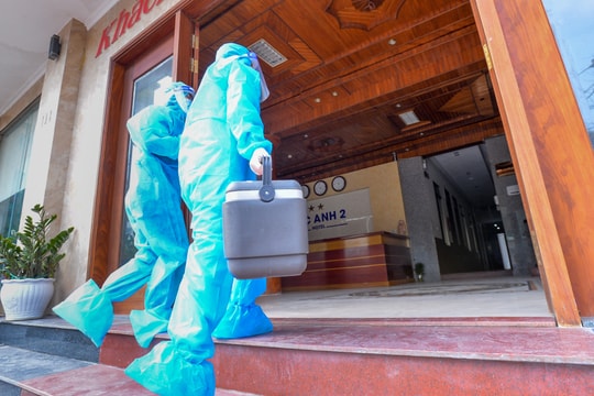 Theo chân những người chống dịch nơi tuyến đầu