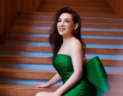 Phi Nhung 'lột xác' nhờ giảm 10kg, diện đồ quyến rũ hút mắt ở tuổi U50