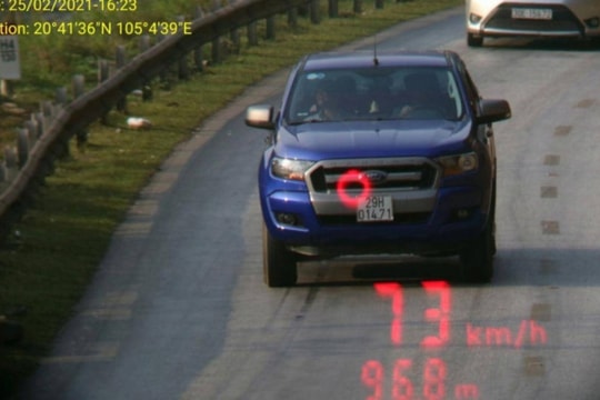 Uống rượu say, chạy xe quá tốc độ, tài xế bị phạt 42 triệu đồng