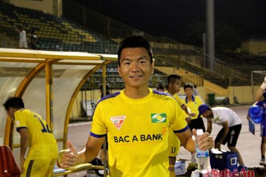 Cựu tiền vệ SLNA đầu quân cho Bình Phước