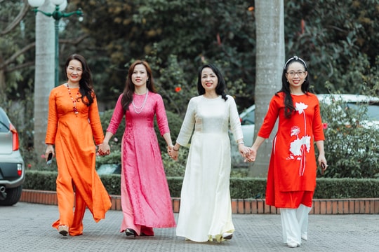 Phụ nữ Báo Nghệ An rạng rỡ với tà áo dài truyền thống