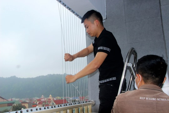 Người dân TP. Vinh đổ xô lắp đặt lưới an toàn chung cư sau sự cố bé gái rơi từ tầng 12