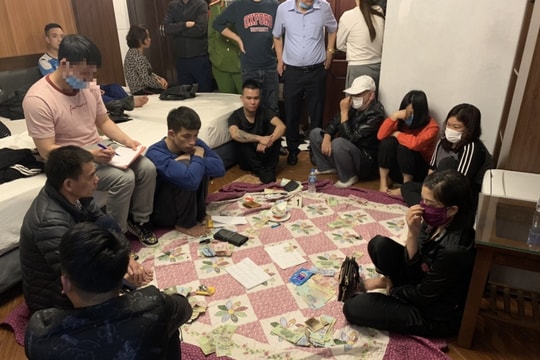 Phá ổ bạc xóc đĩa trong nhà nghỉ