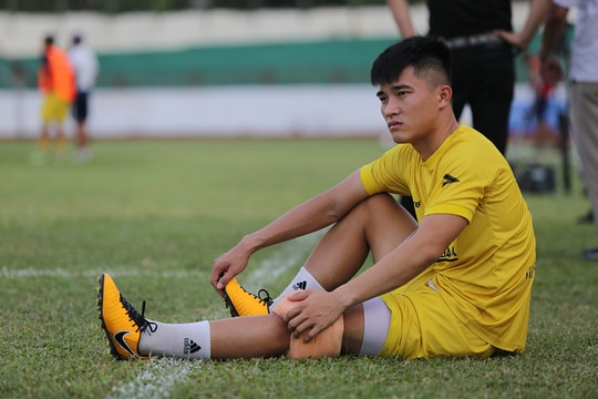 Tiền vệ Đặng Văn Lắm không kịp bình phục ngày V.League 2021 trở lại
