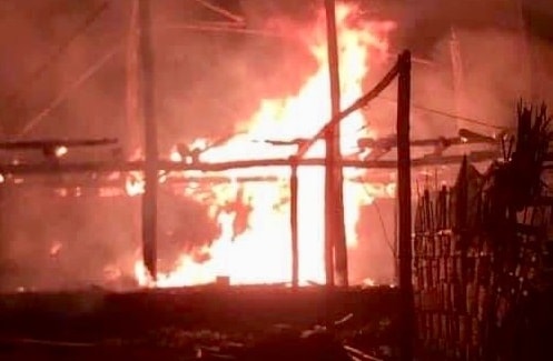 Châm lửa thiêu rụi nhà bố mẹ vì không xin được tiền