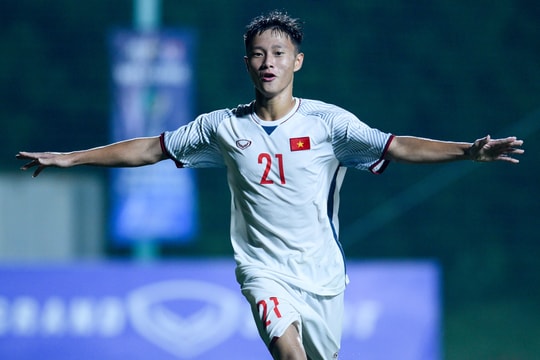 HLV Philippe Troussier gọi 4 cầu thủ trẻ SLNA lên đội U18 Việt Nam