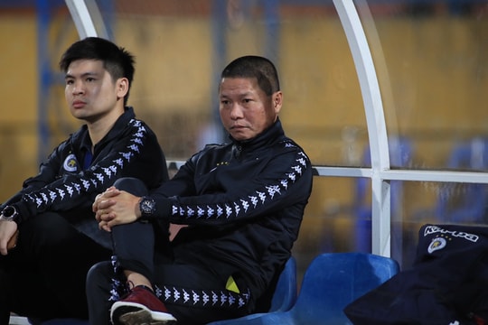 Những chiếc ghế huấn luyện viên đang 'nóng' nhất V.League 2021