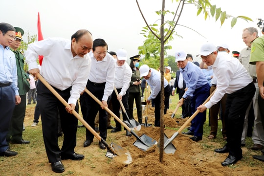 Thủ tướng Nguyễn Xuân Phúc dự Lễ hưởng ứng 'Chương trình trồng 1 tỷ cây xanh - Vì một Việt Nam xanh'