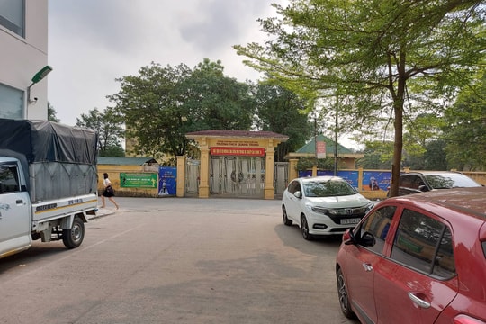 Nghệ An: Một loạt học sinh phải nhập trạm y tế sau khi dùng đồ uống miễn phí trước cổng trường