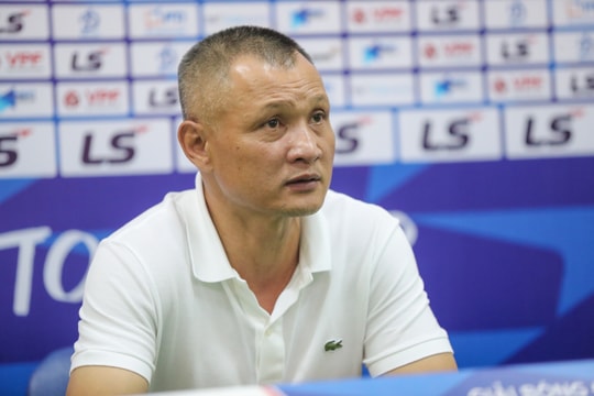HLV Ngô Quang Trường nói gì sau chiến thắng tối thiểu của SLNA?