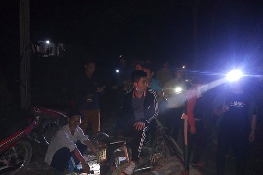 Hàng trăm người dân nỗ lực tìm kiếm người phụ nữ mất tích trong đêm