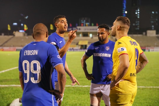 Ngoại binh Sông Lam Nghệ An và Quảng Ninh 'cà khịa' nhau sau trận đấu