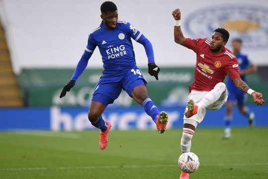 Cần Thơ treo giò thủ môn khiêu khích trọng tài; 'Thổi bay' MU, Leicester vào bán kết FA Cup