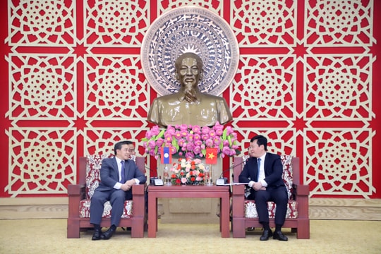 Chủ tịch UBND tỉnh tiếp thân mật Đại sứ đặc mệnh toàn quyền nước Lào 