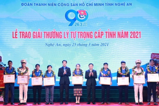 Nghệ An tuyên dương, trao Giải thưởng Lý Tự Trọng cho 9 cán bộ Đoàn tiêu biểu