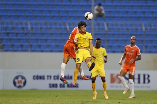 Nhìn lại màn trình diễn '10 điểm' của Phan Văn Đức tại vòng 5 V.League 2021