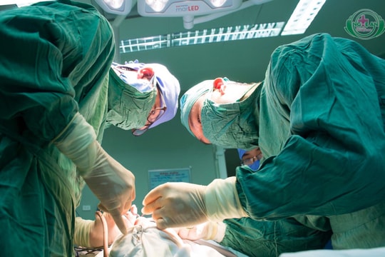 Cấp cứu vì phẫu thuật thẩm mỹ chui, nâng ngực rởm