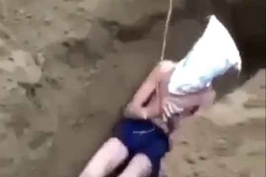 Nghệ An xác minh video ghi lại cảnh nam thanh niên bị nhóm người 'đào hố chôn sống'