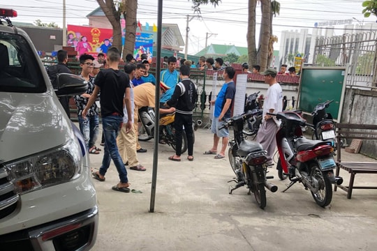 Nhóm thanh niên bốc đầu xe trên cầu Cửa Hội để 'giương oai'