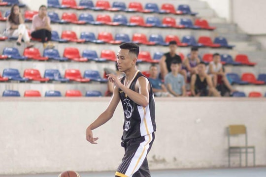 Tài năng bóng rổ người Nghệ được đội tuyển nam Hà Nội ký hợp đồng