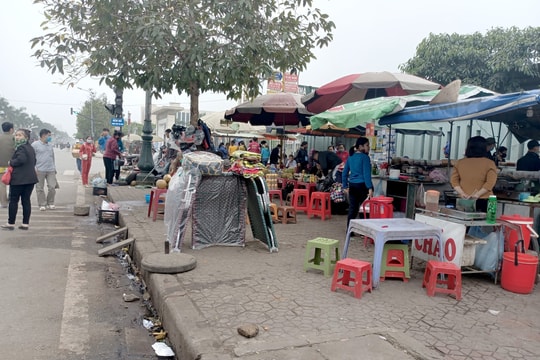 Sớm giải quyết tình trạng lộn xộn trước Bệnh viện Hữu nghị Đa khoa Nghệ An