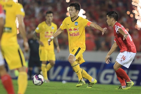 Cầu thủ HAGL hé lộ, chiến thuật Kiatisuk giống HLV Park; Thanh Hóa ra án phạt với Hoàng Vũ Samson 