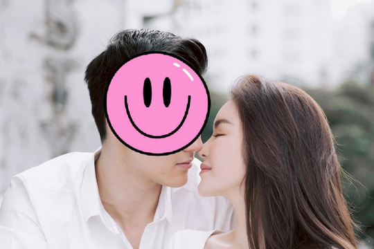 Lý Nhã Kỳ tung ảnh e ấp 'ngọt lịm' bên trai lạ