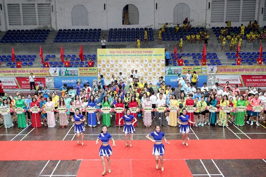 Hơn 750 VĐV tham dự Giải Thể thao truyền thống Đảng bộ Khối Doanh nghiệp tỉnh Nghệ An
