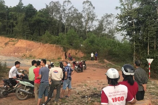 Kinh hoàng phát hiện thi thể đang phân hủy trên đồi