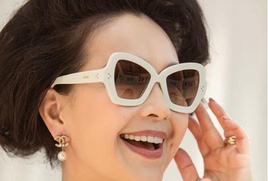 Nhan sắc thách thức thời gian ở tuổi U60 của 'Nữ hoàng ảnh lịch' Diễm My