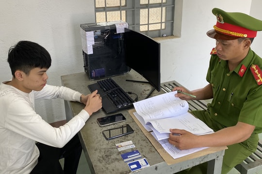 Hàng loạt người 'sập bẫy' vay tiền online