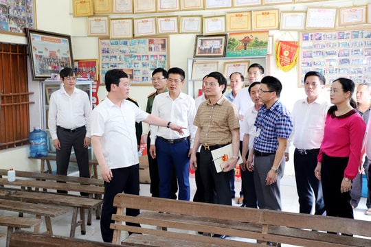 Chủ tịch UBND tỉnh Nguyễn Đức Trung kiểm tra công tác chuẩn bị bầu cử tại TX. Hoàng Mai  ​