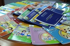 Cao nhất hơn 400 nghìn đồng một bộ sách giáo khoa cho năm học mới