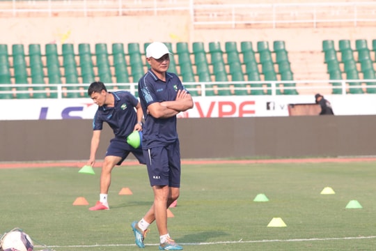 HLV Quang Trường nói gì sau trận SLNA thua TP. Hồ Chí Minh