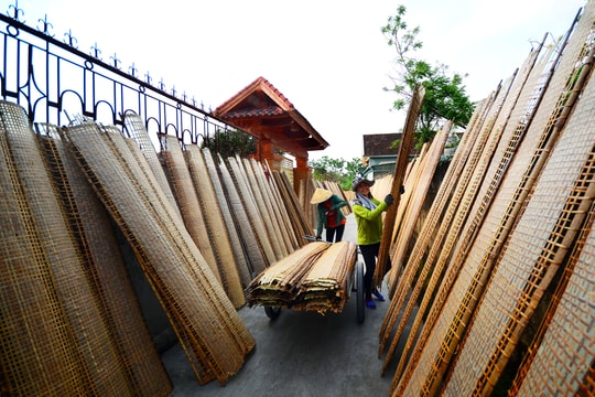 Làng nghề bánh đa trăm tuổi ở Nghệ An