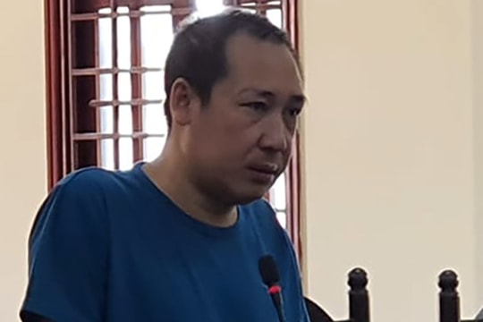 Xét xử người đàn ông đánh con gái 1 tuổi, buộc dây điện kéo quanh nhà 