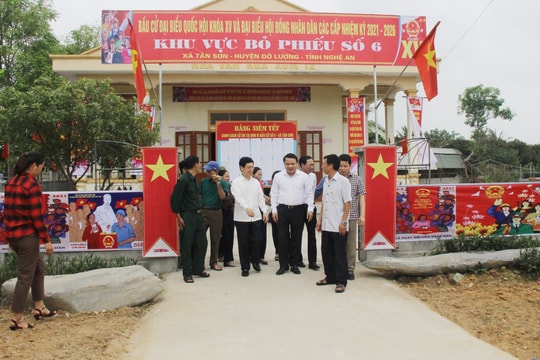 Chủ tịch HĐND tỉnh kiểm tra công tác chuẩn bị bầu cử tại Đô Lương